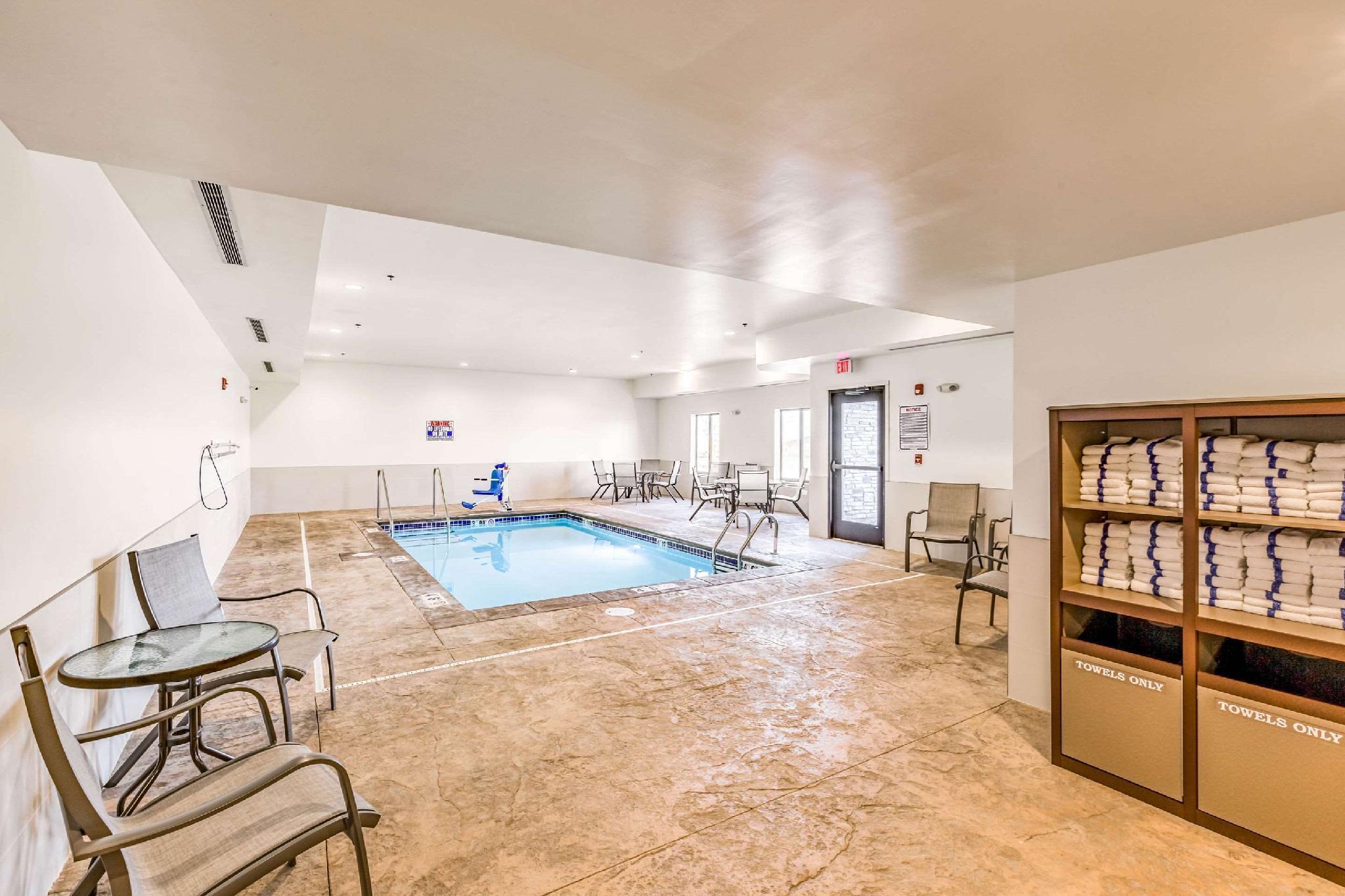 Hotel Super 8 By Wyndham Altoona Exteriér fotografie